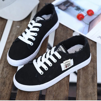 Flache Denim-Sneakers für Frauen