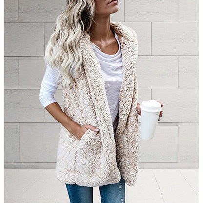 Ärmellose Strickjacke mit Plüschkapuze