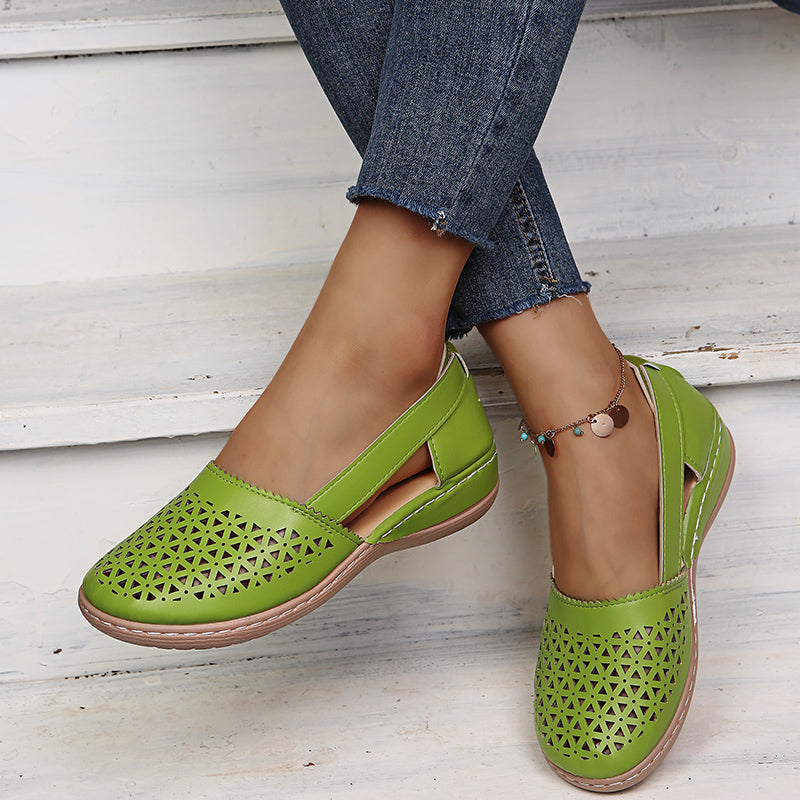 Orthopädische Damen-Keilsandalen mit Aussparungen im Vintage-Stil