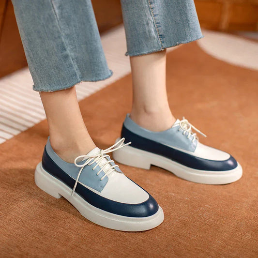 Klassische und coole orthopädische Schuhe