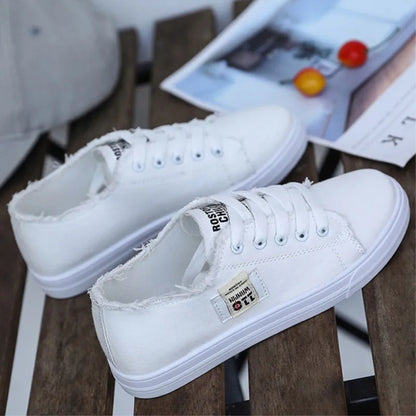 Flache Denim-Sneakers für Frauen