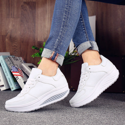 Schwungvolle Plateau-Turnschuhe für Frauen