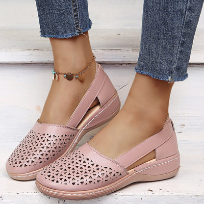 Orthopädische Damen-Keilsandalen mit Aussparungen im Vintage-Stil