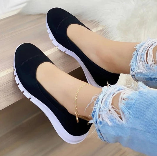 Minimalistischer Slip-On-Schuh für Frauen