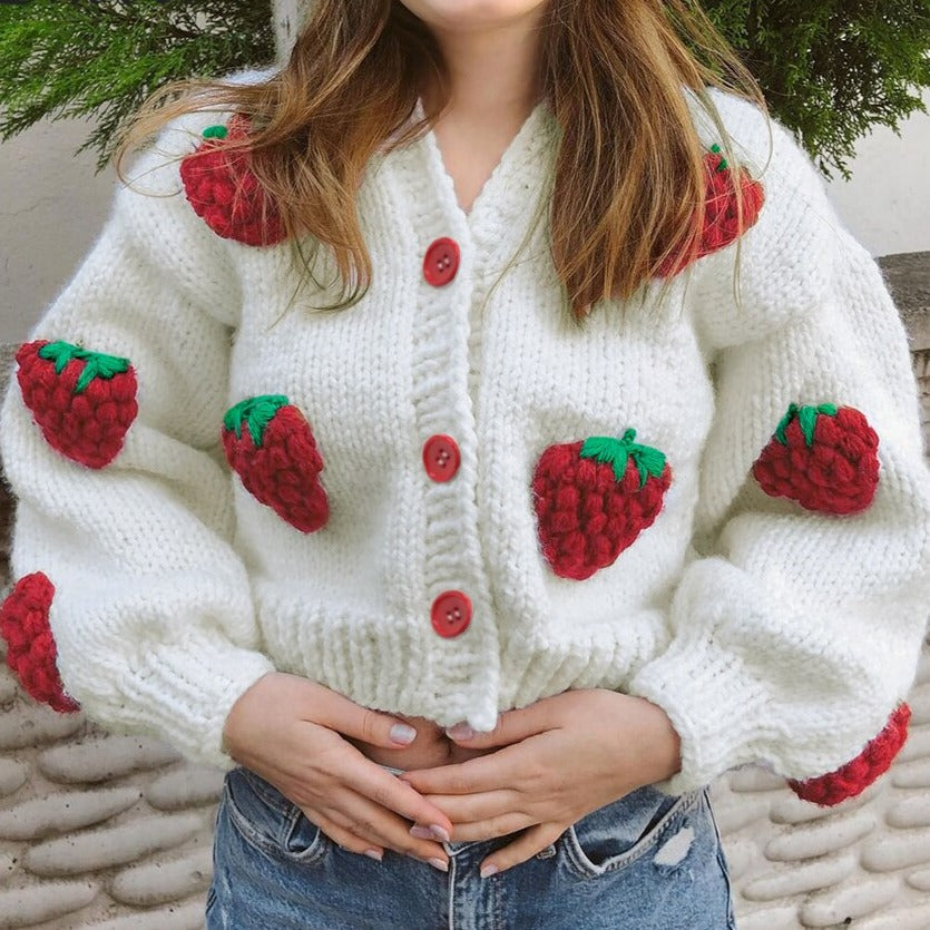 Soof Cardigan | Gestrickte weiche Strickjacke mit süßen Erdbeeren