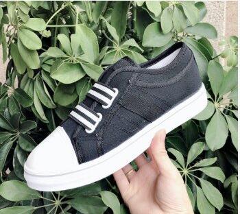 Leichte, bequeme Canvas-Schuhe