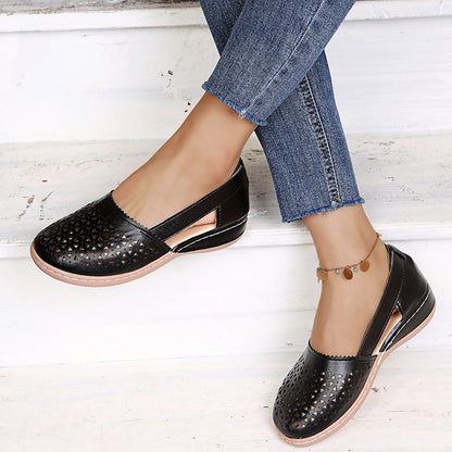 Orthopädische Damen-Keilsandalen mit Aussparungen im Vintage-Stil