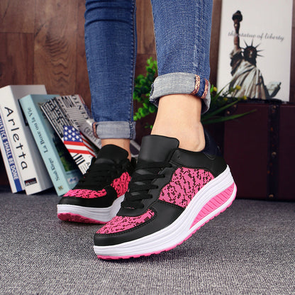Schwungvolle Plateau-Turnschuhe für Frauen
