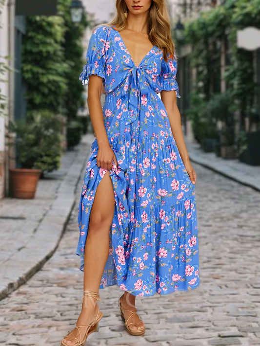 Lässiges Strandkleid mit Blumenprint, kurzen Ärmeln und V-Ausschnitt mit Schlitz