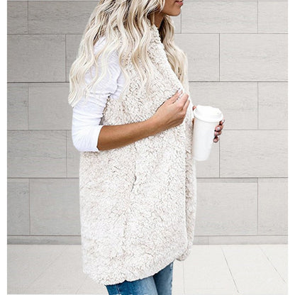 Ärmellose Strickjacke mit Plüschkapuze