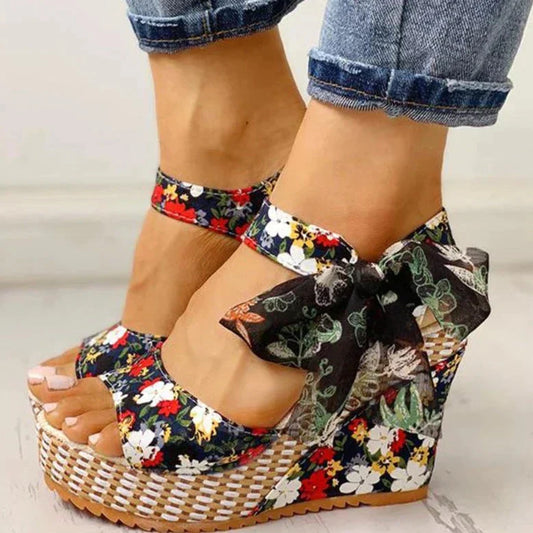 Marina® | Damen-Keilabsatz-Sandalen mit floralem Design im eleganten Trend