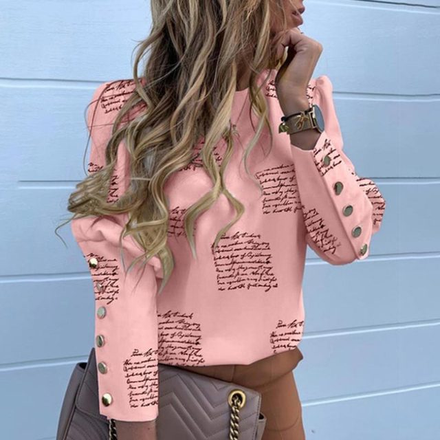 Langärmelige Bluse mit Metallknöpfen