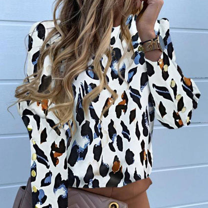 Langärmelige Bluse mit Metallknöpfen