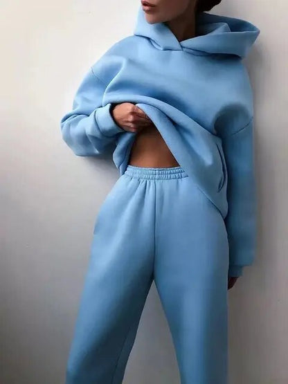 Kapuzenpulli und Jogginghose für Frauen