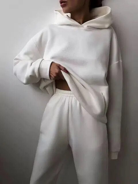 Kapuzenpulli und Jogginghose für Frauen