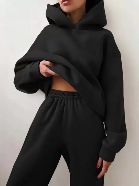 Kapuzenpulli und Jogginghose für Frauen