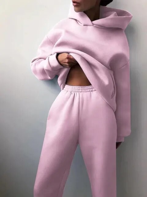 Kapuzenpulli und Jogginghose für Frauen