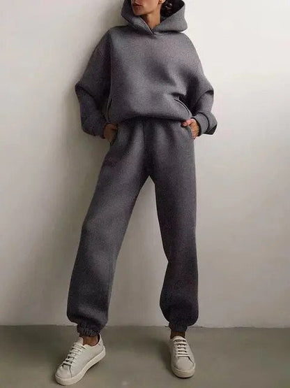 Kapuzenpulli und Jogginghose für Frauen