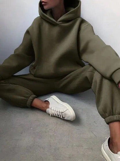 Kapuzenpulli und Jogginghose für Frauen