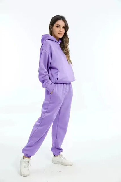 Kapuzenpulli und Jogginghose für Frauen