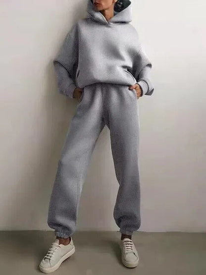 Kapuzenpulli und Jogginghose für Frauen