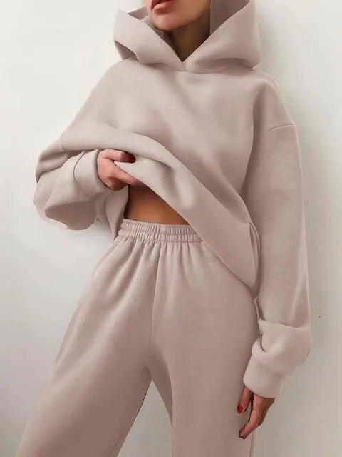 Kapuzenpulli und Jogginghose für Frauen
