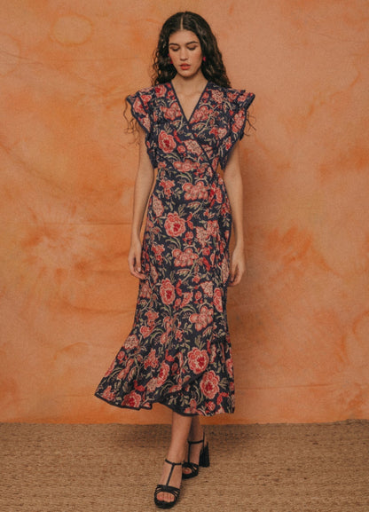 Stilvolles Midikleid mit Retro-Blumenprint und flatternden Flügelärmeln