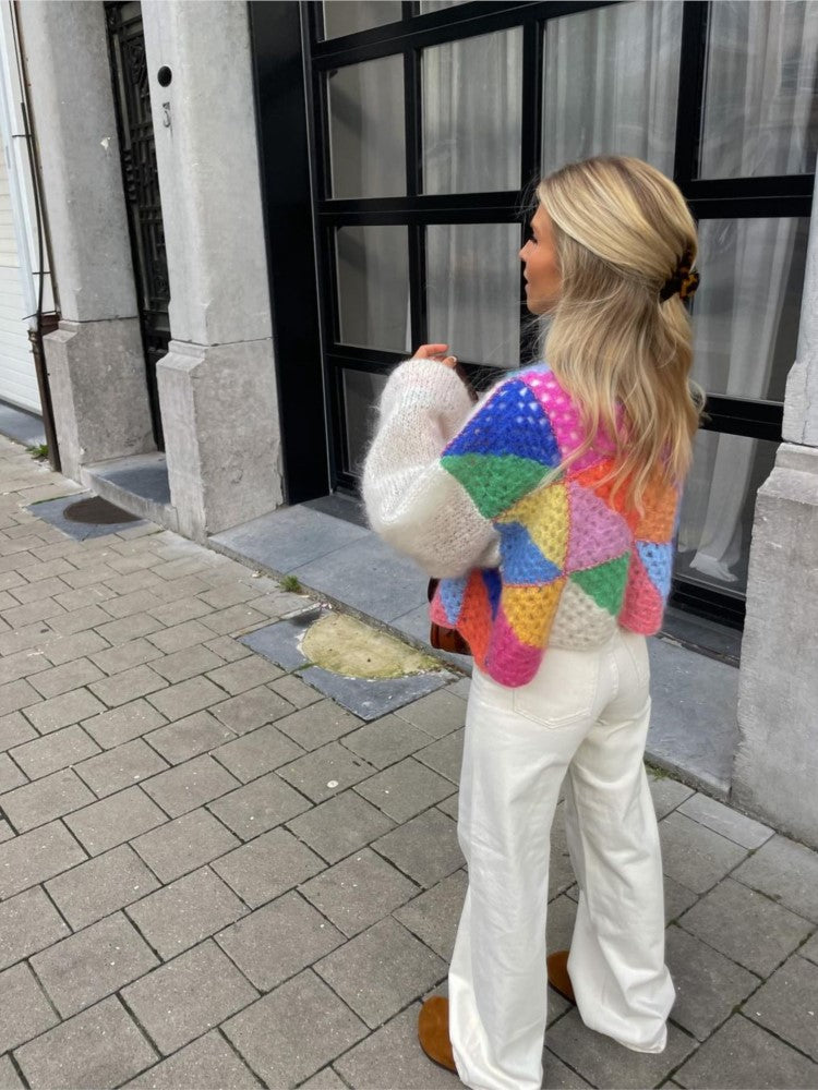 Bunt bestickte Damenstrickjacke