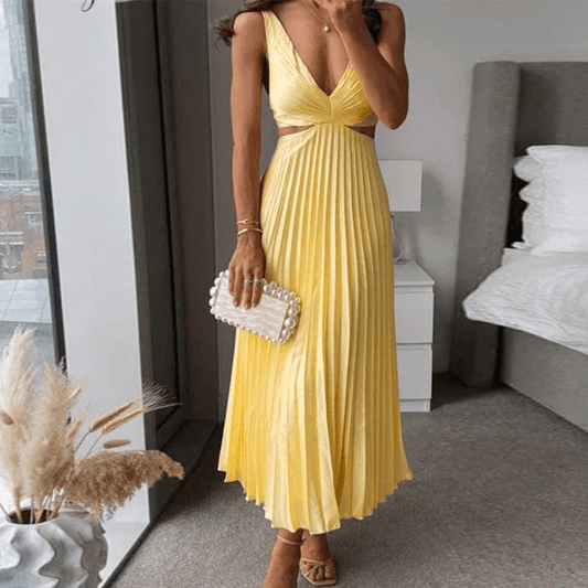 Langes plissiertes Damenkleid in elegantem Stil, ideal für besondere Anlässe.