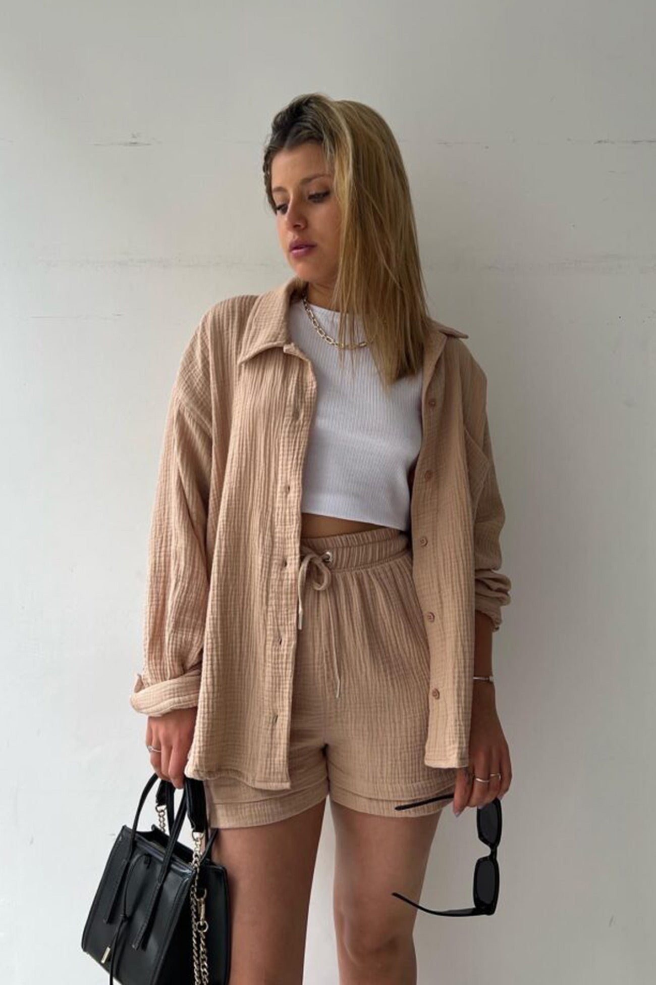 Keren - Schlankes Langarmshirt mit passenden Shorts für Frauen