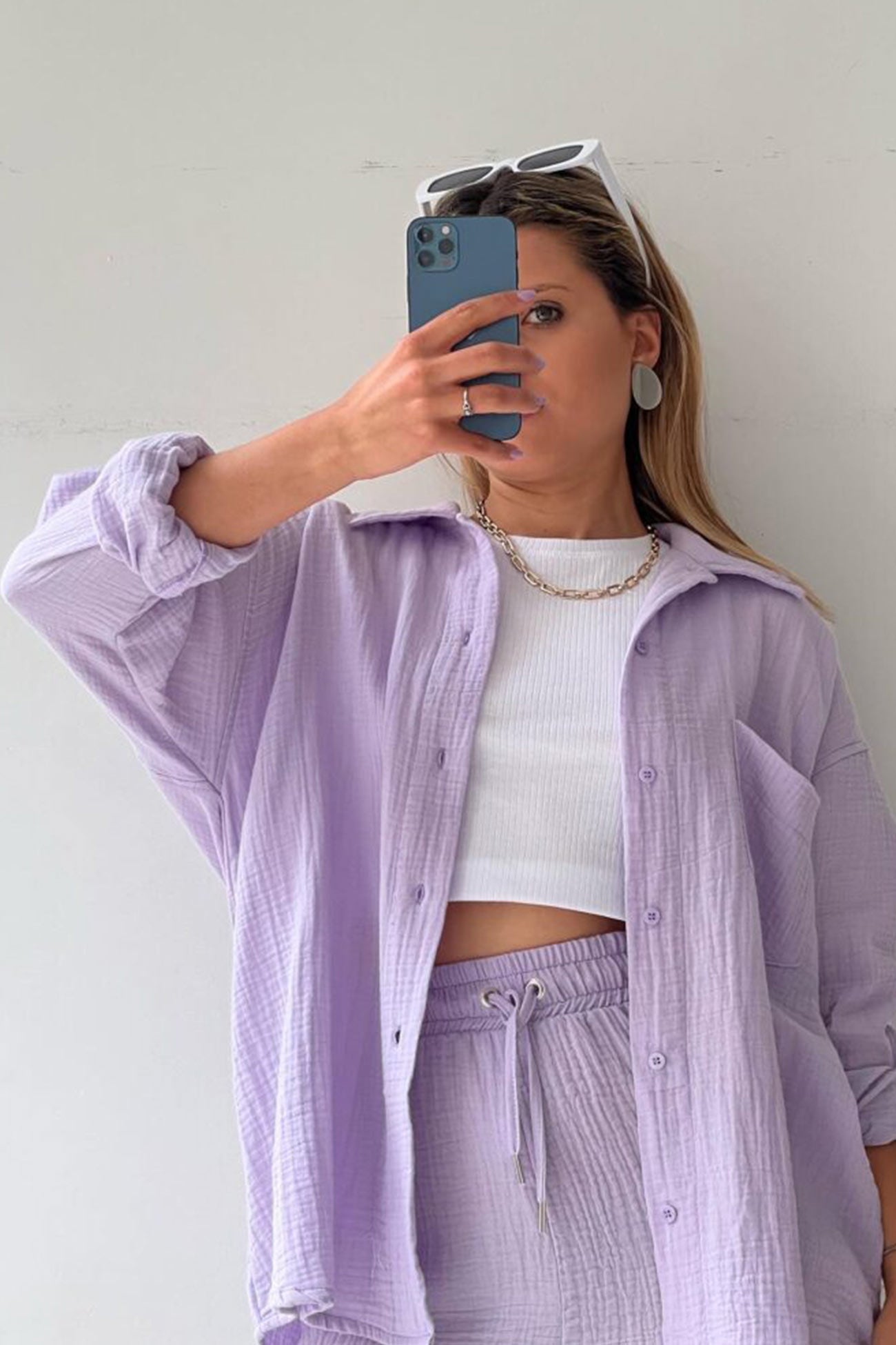 Keren - Schlankes Langarmshirt mit passenden Shorts für Frauen