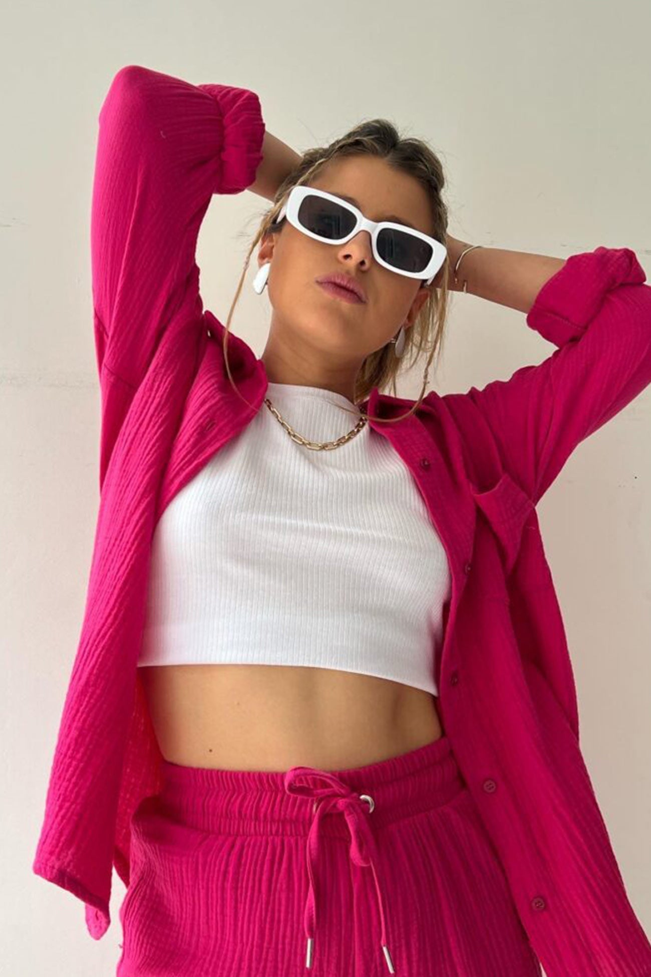 Keren - Schlankes Langarmshirt mit passenden Shorts für Frauen
