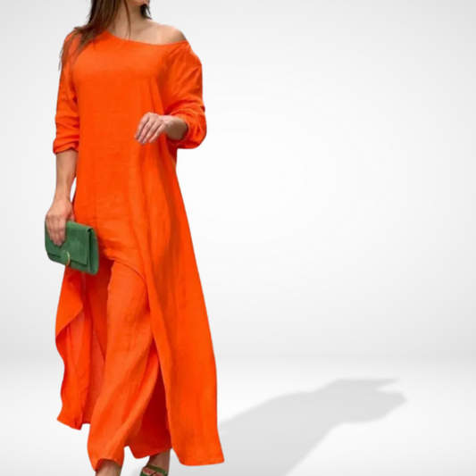 Damenensemble mit asymmetrisch fließender Bluse und weiter Hose