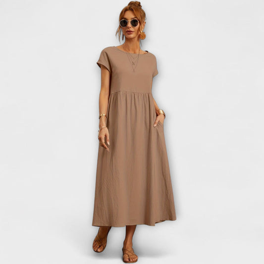 Frühlingslanges Kleid mit kurzen Ärmeln in leichtem und femininem Stil