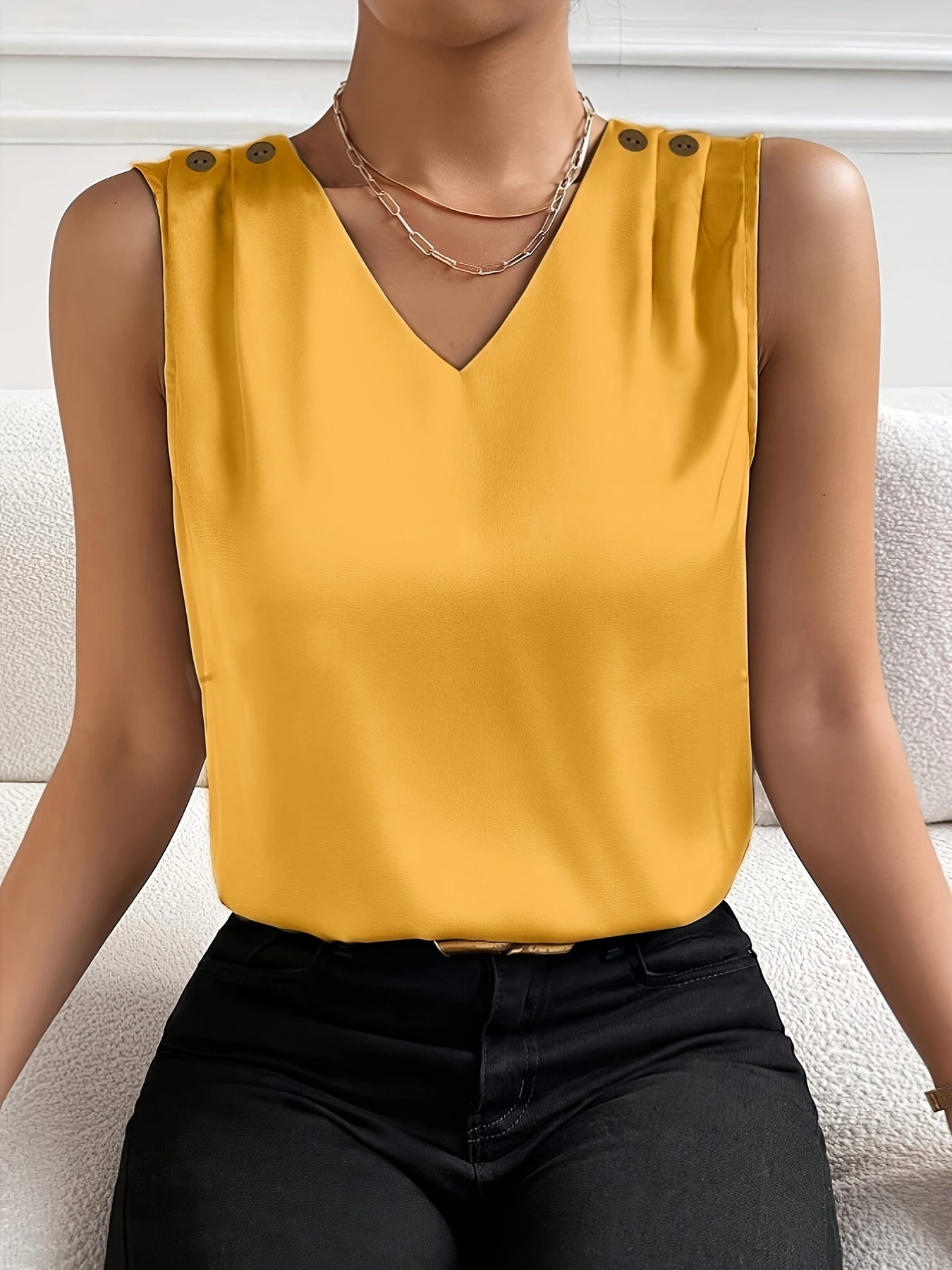 Ärmellose Bluse mit V-Ausschnitt - Unifarbenes Design und leichter Stoff
