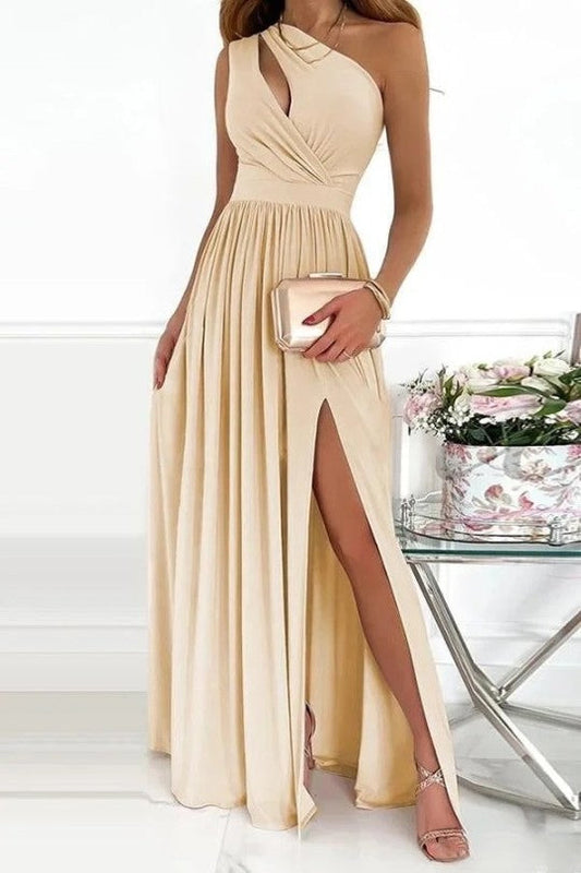 Nelsa - Elegantes Abendkleid mit einer Schulterpartie von Novella
