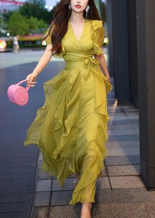 Jordyn - Elegantes langes Kleid mit Rüschen und spitzem Ausschnitt