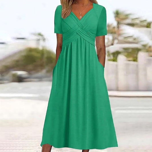 Lässiges Midikleid mit elegantem Schnitt und kurzen Ärmeln, ideal für den Alltag.