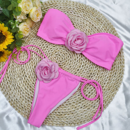Fließender und fantastischer Bikini