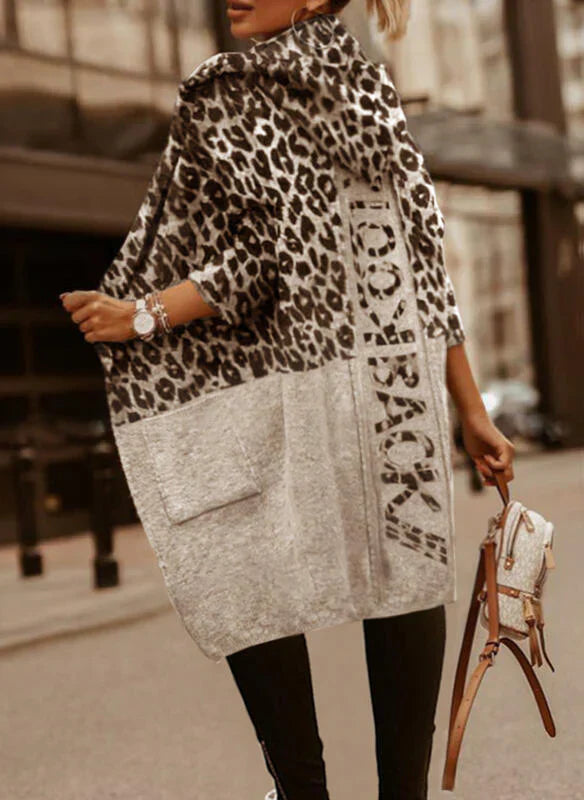 Riva | Weite Damenjacke mit Kapuze, schick und bequem