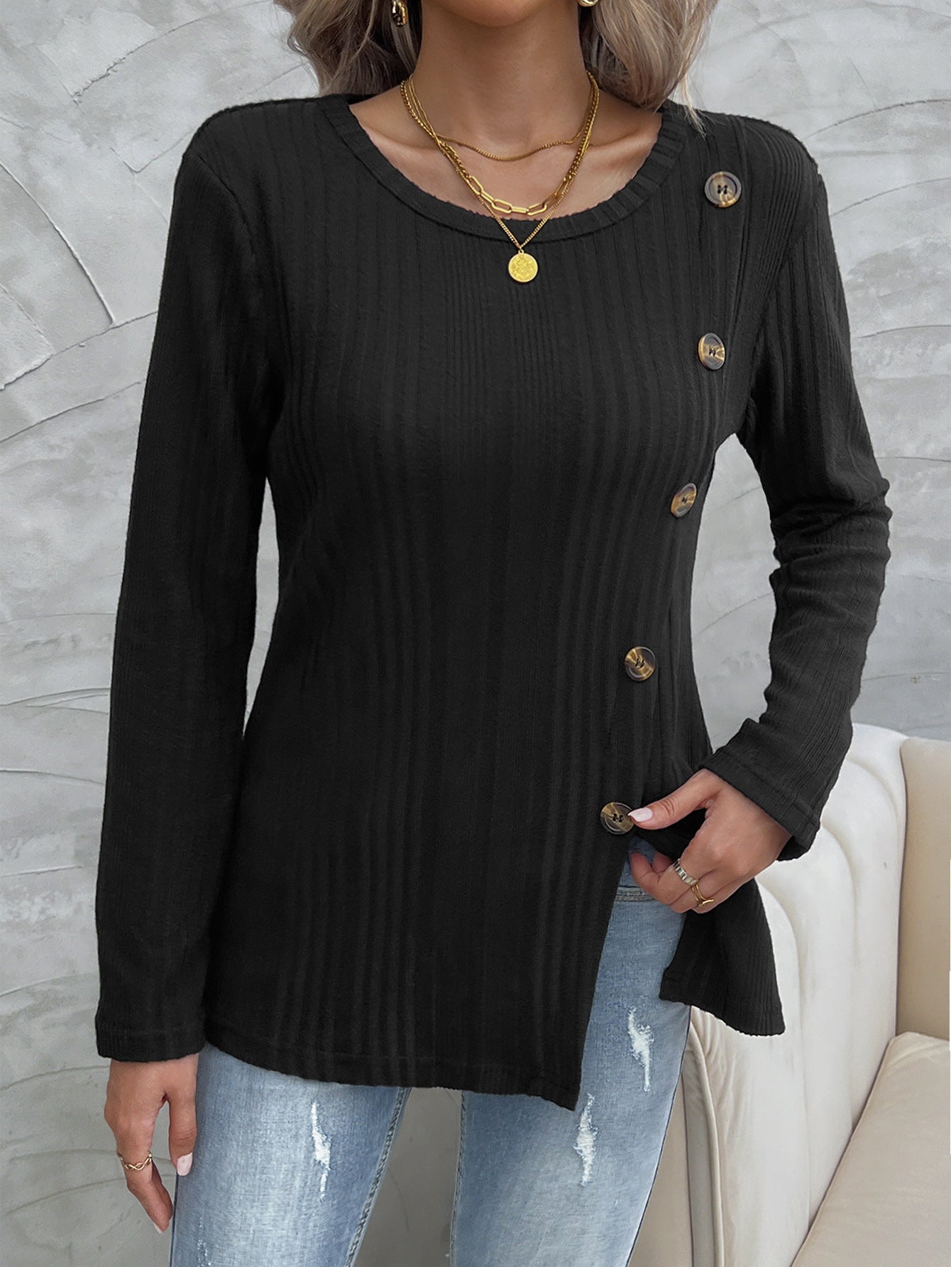 Schwarzes Stricktop mit diagonalem Knopfverschluss für Frauen