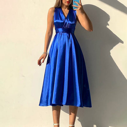 Golda - Schlichtes sexy Abendkleid mit V-Ausschnitt und ohne Rücken