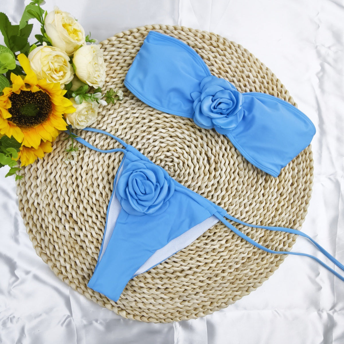 Fließender und fantastischer Bikini