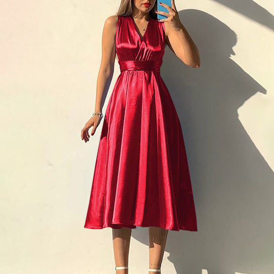 Golda - Schlichtes sexy Abendkleid mit V-Ausschnitt und ohne Rücken
