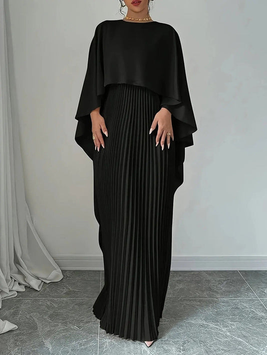 Langes Plisseekleid mit fließenden Details für elegante Anlässe