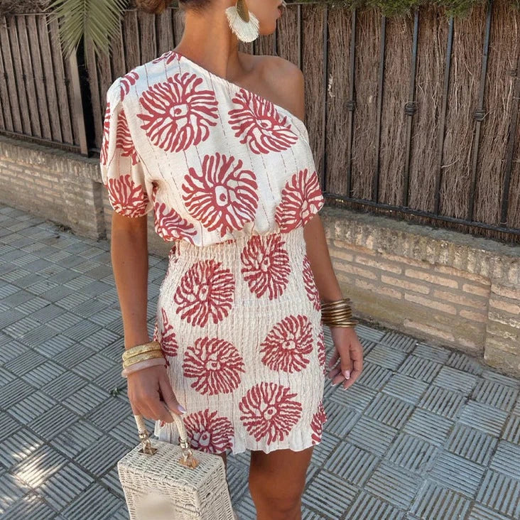 Kurzes Sommerkleid für die Freizeit