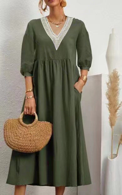 Maggie -Kleid aus Baumwolle und Leinen mit V-Ausschnitt, weiten Ärmeln und Spitze