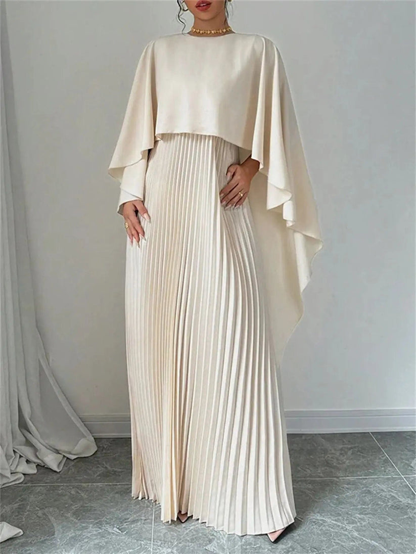 Langes Plisseekleid mit fließenden Details für elegante Anlässe