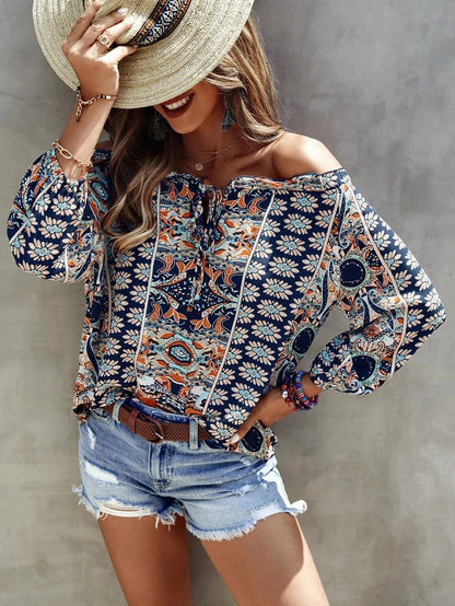 Bohemian-Blumenshirt mit Print auf den Schultern und Rüschen