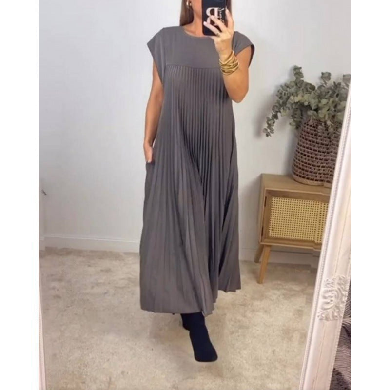 Langes, ärmelloses Kleid mit Falten und rundem Ausschnitt